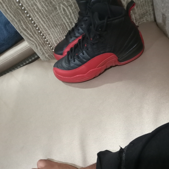Air Jordan 12 Retro Bred (Flu Game) Athletic shoes/Sneakers - Picture 7 of 14